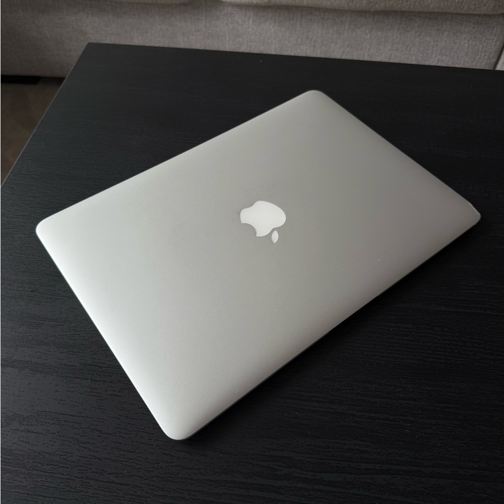 2017 MacBook Air 13-inch (Intel i5, 128 GB)